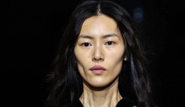中国最红女模登欧美时装秀 瘦到脱相引争论